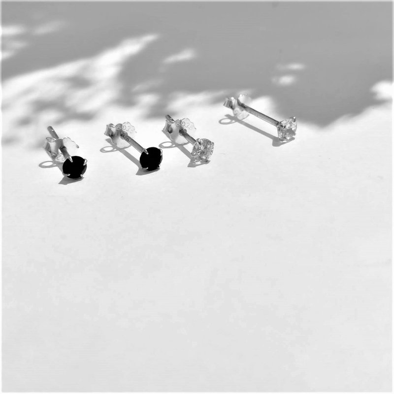 |Simple| Small Stone Ear Acupuncture•Black and White•Sterling Silver Clip-On •Anti-allergy can touch water - ต่างหู - เงินแท้ 