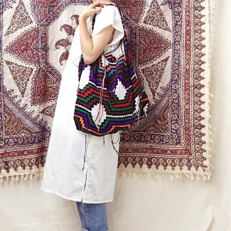 * BajuTua /オールドオブジェクト/エキゾチックな部族の伝統的な手織りバッグ - 幾何学的なモノクロ - ショルダーバッグ - コットン・麻 ブラック