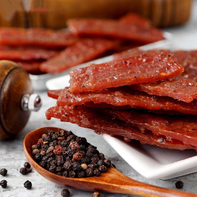 Thick-Cut Black Pepper Pork Jerky – The Boss's Favorite - เนื้อและหมูหยอง - วัสดุอื่นๆ สีแดง