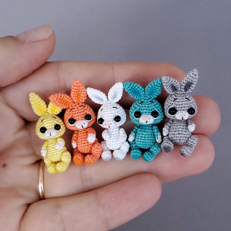 Micro bunny. Dollhouse miniature lapin. Tiny rabbit. Doll pet toy.Microtoysby - ตุ๊กตา - ผ้าฝ้าย/ผ้าลินิน หลากหลายสี