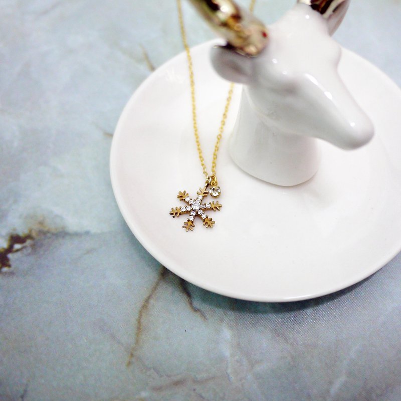 Happy Christmas snowflake necklace - สร้อยคอ - โลหะ สีทอง