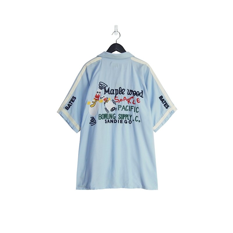 A‧PRANK :DOLLY :: Vintage Light Blue Bowling Figure Embroidery Bowling Shirt T807042 - เสื้อเชิ้ตผู้ชาย - ผ้าฝ้าย/ผ้าลินิน สีน้ำเงิน