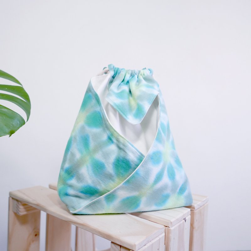 Tie dye/handmade/Kimono bag/hand bag/shoulder bag :Tender leaves: - กระเป๋าแมสเซนเจอร์ - ผ้าฝ้าย/ผ้าลินิน สีเขียว