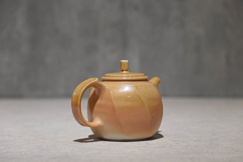 | 200cc | 純瓷茶壺 柴燒瓷壺 手工壺 柴燒壺－經典款【臻麟陶藝 - 茶壺/茶杯/茶具 - 瓷 