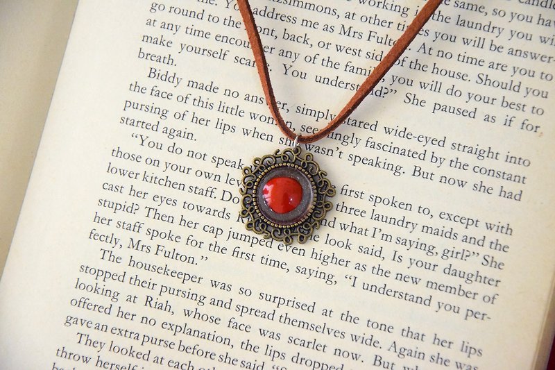 Passion of Love - Mori/Forest Theme Vintage Resin Red Necklace - สร้อยคอ - พืช/ดอกไม้ 