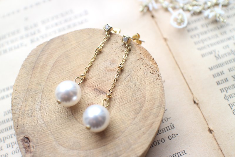 Snow white-pearls zircon earrings - ต่างหู - โลหะ ขาว