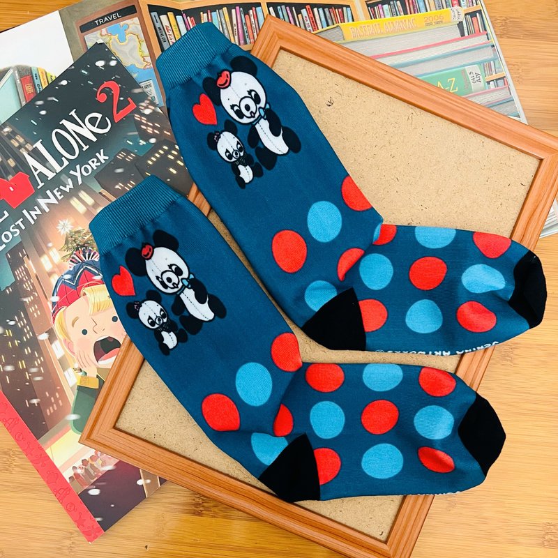 Vanilla hand-painted Showa Panda mid-calf socks - ถุงเท้า - ผ้าฝ้าย/ผ้าลินิน หลากหลายสี