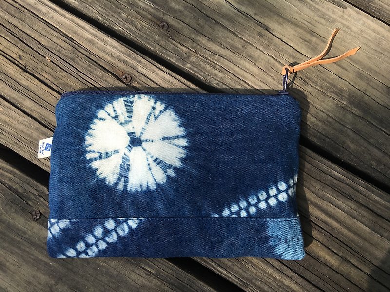 Natural blue dyed clutch - กระเป๋าคลัทช์ - ผ้าฝ้าย/ผ้าลินิน 