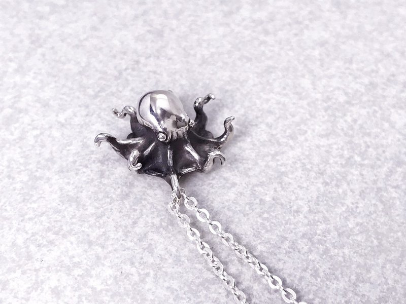 Little Octopus-Sterling Silver Necklace - สร้อยคอ - เงินแท้ สีเงิน