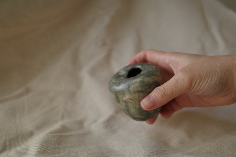 手捏小花瓶 - 夏日池塘 - 花瓶/花器 - 陶 綠色