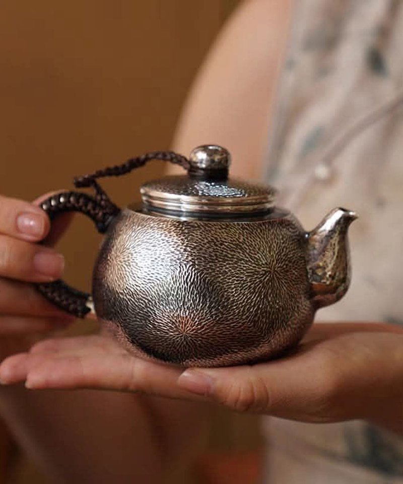 尚幀品大師系列 寸彥同大師手造 三朵鎚紋一體銀壺泡茶壺 280cc - 茶壺/茶杯/茶具 - 純銀 