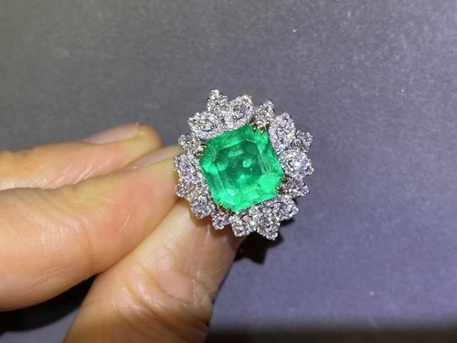 臺北奧斯珠寶｜客製莫桑石、莫桑鑽、GIA鑽石、彩色寶石 哥倫比亞祖母綠戒指 3.57克拉