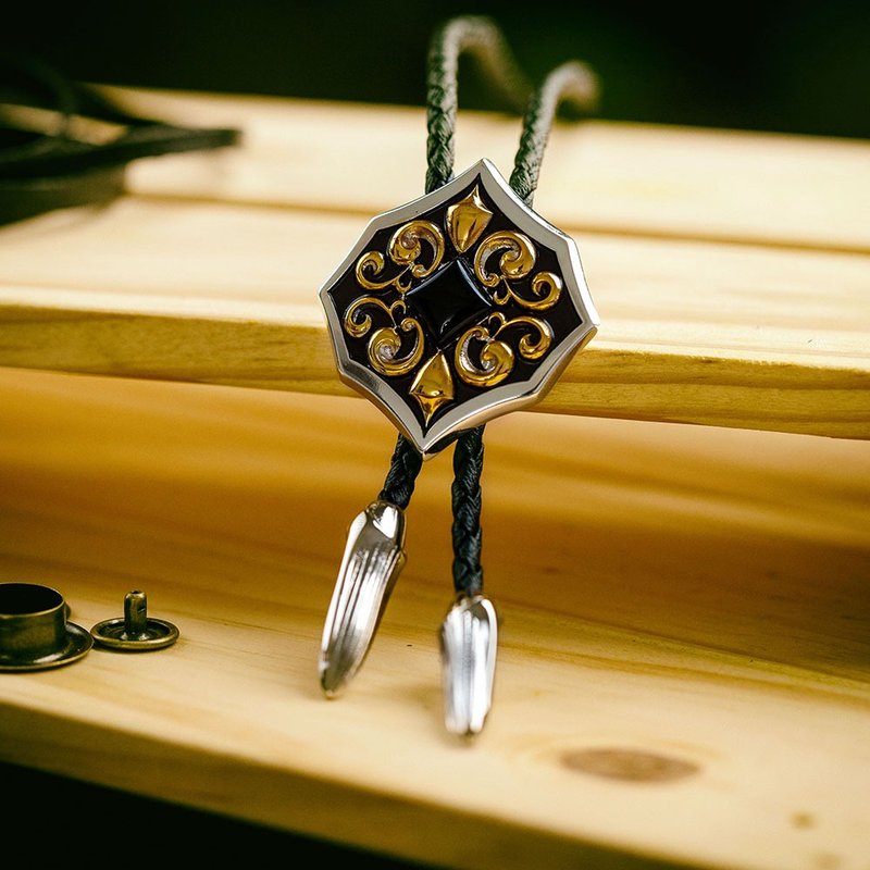 皇家典藏 優雅款 保羅領帶 Bolo Tie 皮革項鍊 皮繩領帶 長項鍊 - 領帶/領帶夾 - 人造皮革 金色