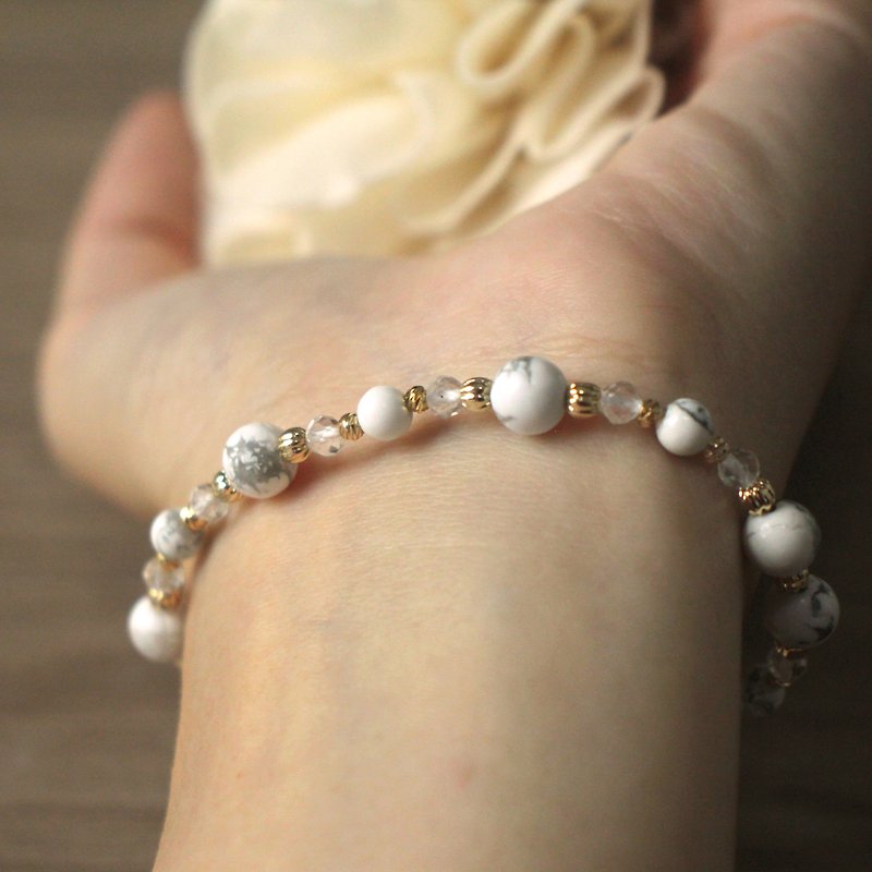 Crystal bracelet | with white turquoise | white crystal | soothing emotions - สร้อยข้อมือ - คริสตัล ขาว