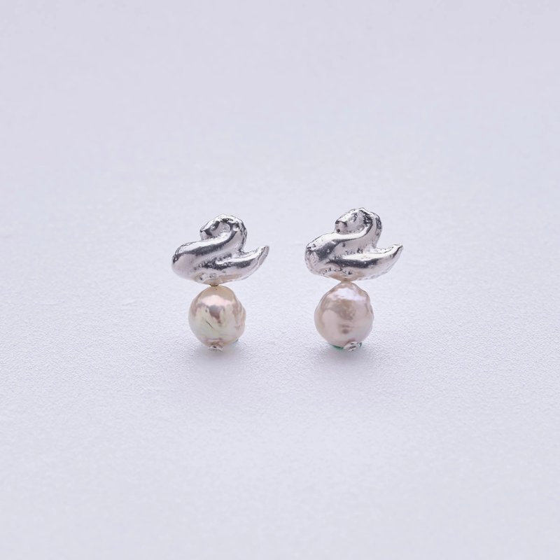Swanwake earrings with pearl天鵝起波 - 耳環/耳夾/耳骨夾 - 純銀 
