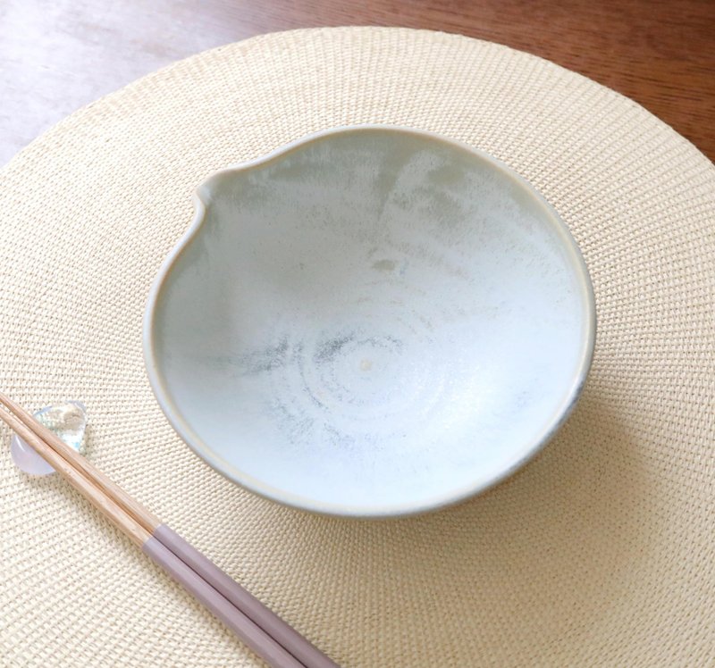白い結晶釉の片口鉢 - 碗 - 陶 白色