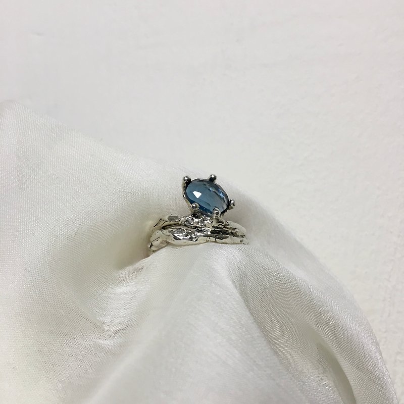 Witch Collection No.1 Silver Blue Stone Ring London blue - แหวนทั่วไป - เงินแท้ สีเงิน