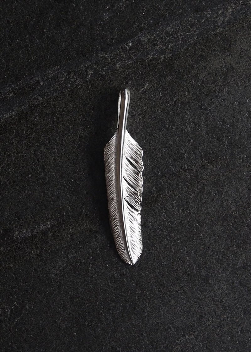 925 sterling silver big feather pendant facing left - สร้อยคอ - เงินแท้ สีเงิน