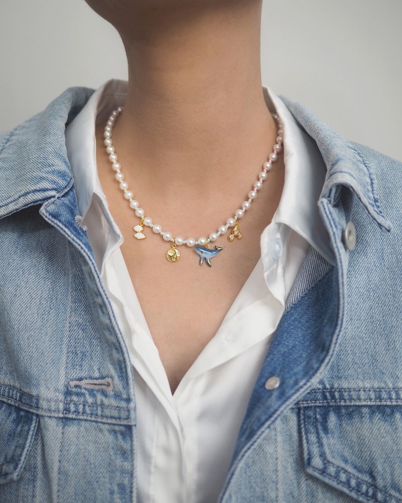 Flying Whale Pearl Choker Pastel and Rainbow, Pearl Necklace with Whale charms - 頸鏈 - 純銀 