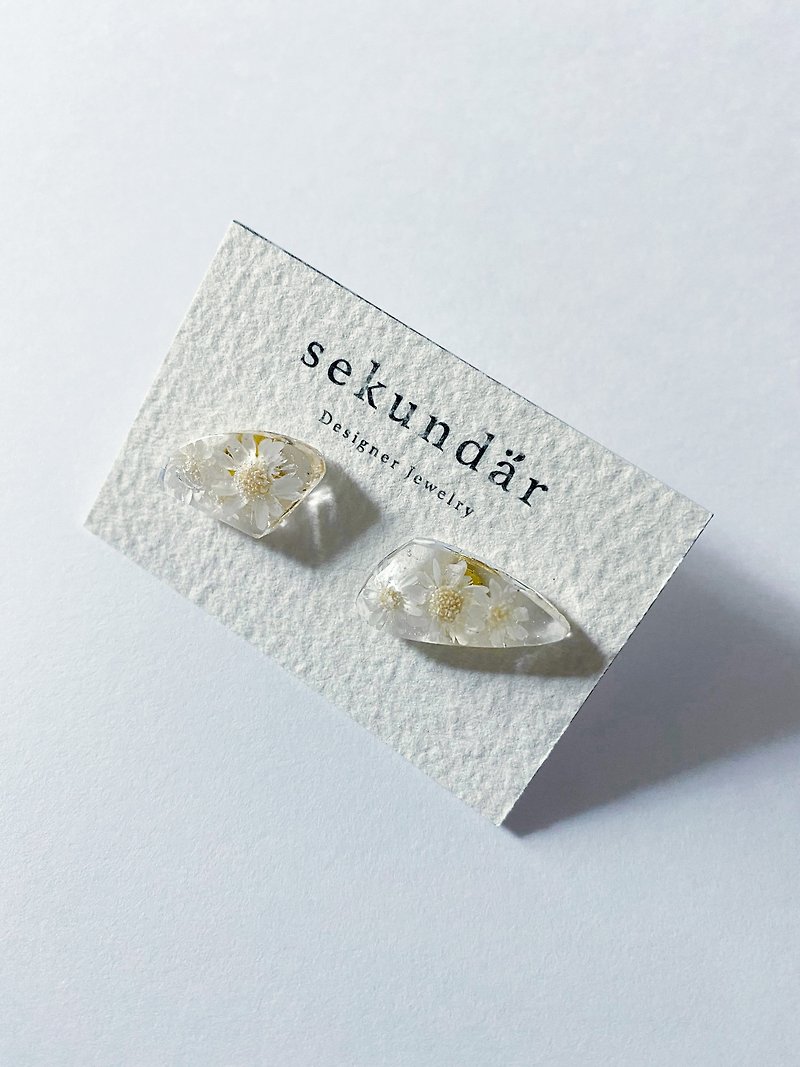 White Star Stone Earrings - ต่างหู - พืช/ดอกไม้ ขาว