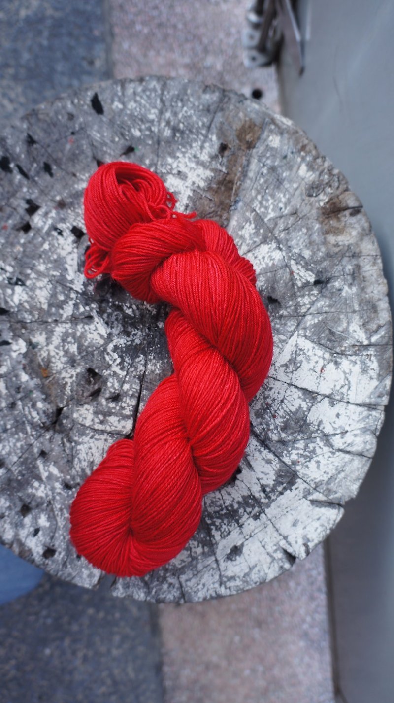 Hand dyed thread. fiery red - Knitting, Embroidery, Felted Wool & Sewing - Wool Red