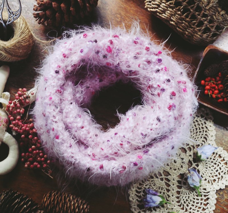 Handmade Handmade - Strawberry Donuts - Woolen Cross Neck / Shawl - ผ้าพันคอถัก - ขนแกะ สึชมพู