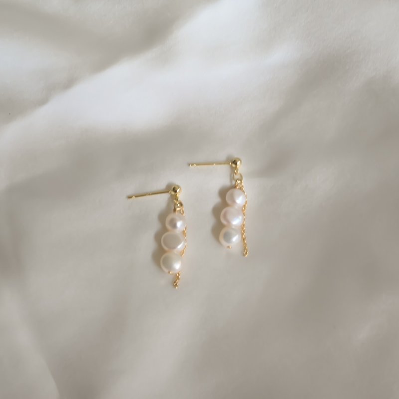 Dolce | Shot 005 - Earrings & Clip-ons - Pearl Gold