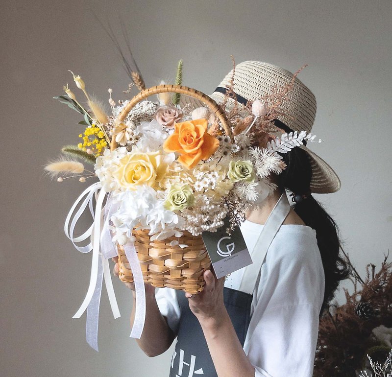 Eternal Flower Basket | Yellow and White - Dried Flowers & Bouquets - Plants & Flowers Yellow