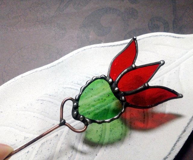 植木鉢のガラス棒。ステンドグラス赤い植物緑のハートフラワーポット