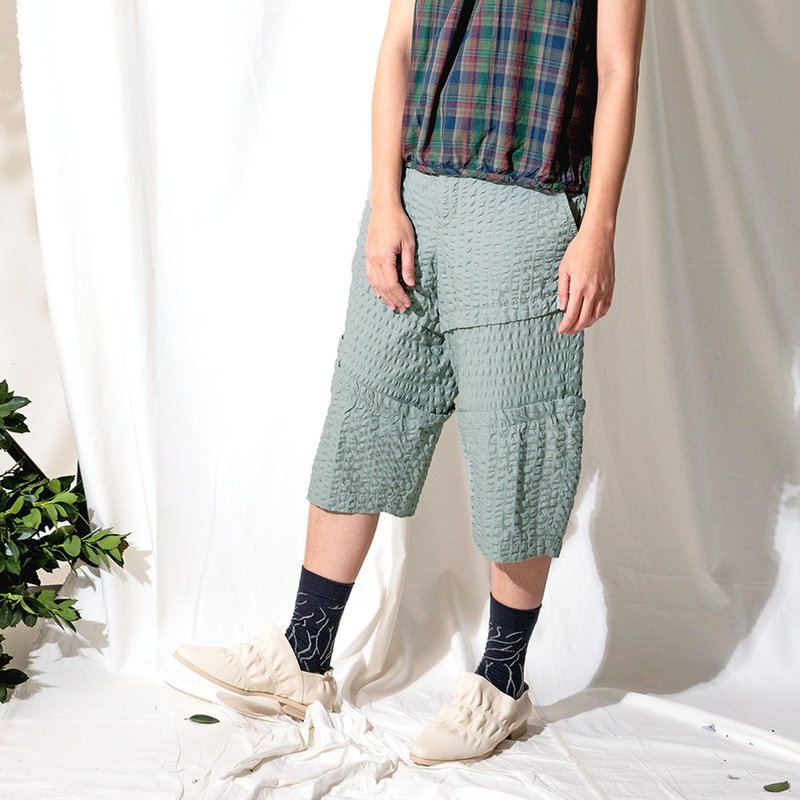 Embossed diagonal-cut layered pants - กางเกงขายาว - ผ้าฝ้าย/ผ้าลินิน สีเขียว