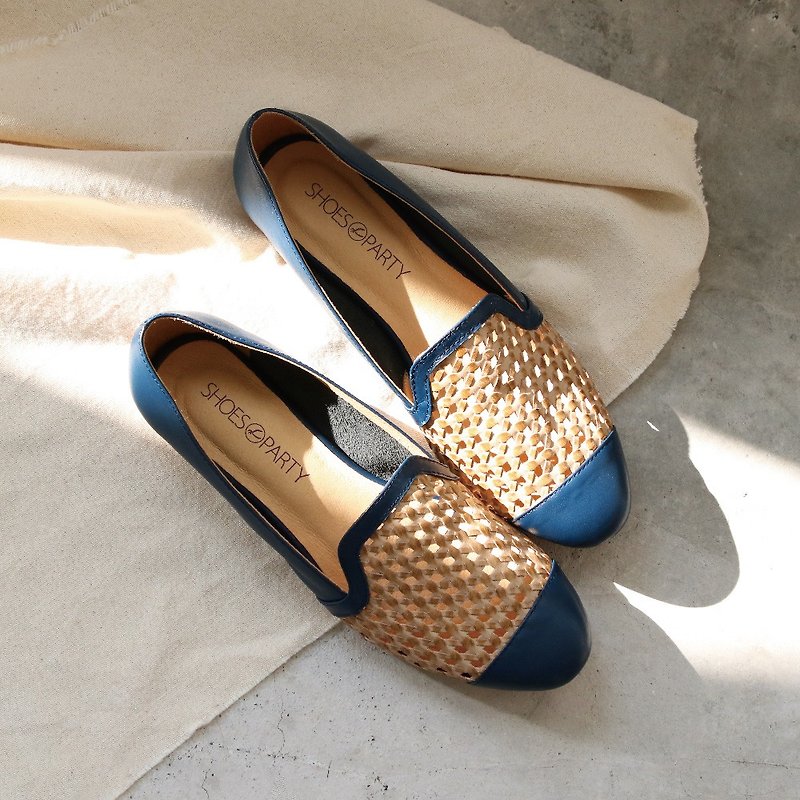 [Hand-made] Textured leather hand-woven stitching Obera_dark blue - รองเท้าลำลองผู้หญิง - หนังแท้ สีน้ำเงิน