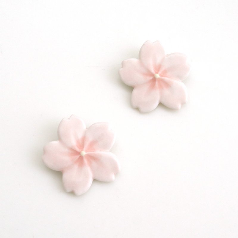 Sakura brooch - 胸針/心口針 - 瓷 粉紅色