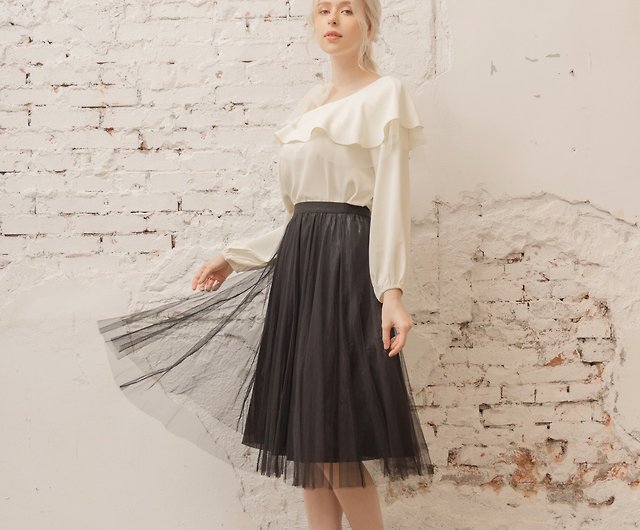 Contrast color inner gloss Phyllis short tulle skirt black - Shop  yupengshih Skirts - Pinkoi