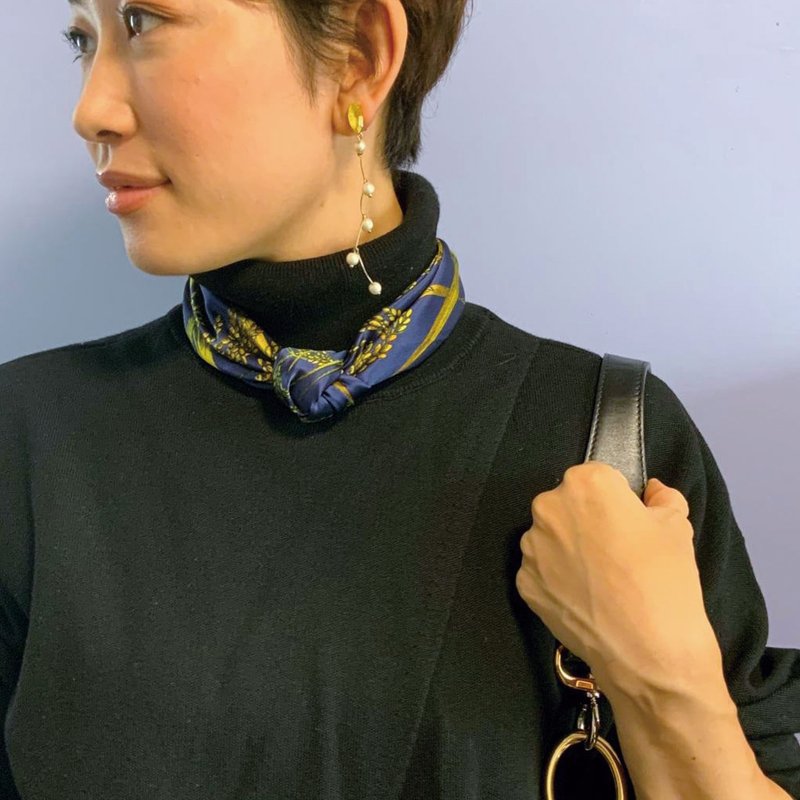 50cm角_silkscarf_頭を垂れる稲穂かな柄　シルクスカーフ　ChristalART - 手帕 - 其他材質 金色