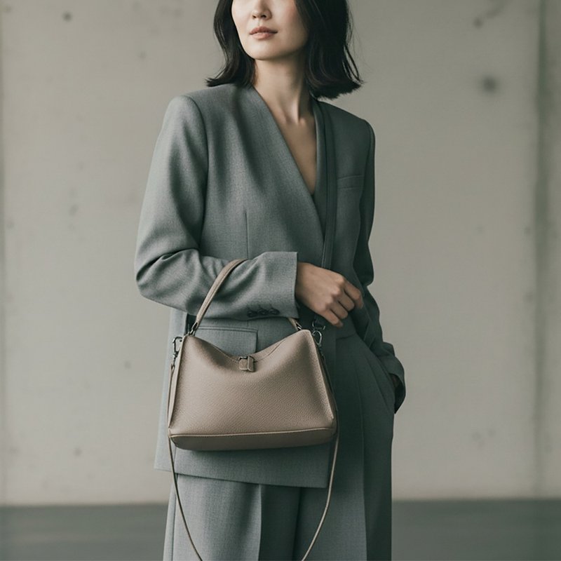 Valley Cube M Shoulder Bag-Amphora - กระเป๋าแมสเซนเจอร์ - หนังแท้ สีกากี