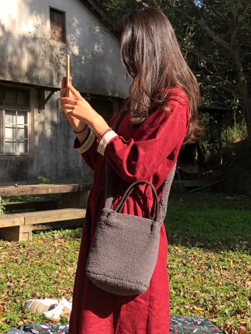 毛茸茸龍貓灰小方包 肩背包 斜背包 - 側背包/斜背包 - 棉．麻 灰色