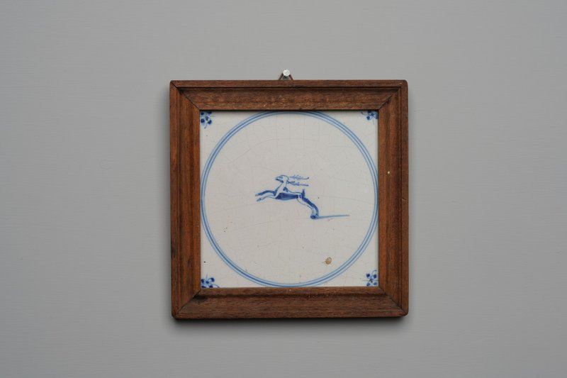 Blue landscape in circle tile in wooden frame(T033) / delft blue / hand-painted - โปสเตอร์ - ดินเผา สีน้ำเงิน