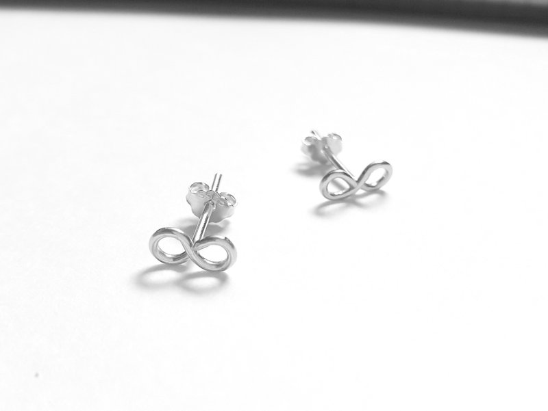 Minimalist/ Tiny Unlimited Stud Earrings(Clip on), Tragus, Cartilage, Helix - ต่างหู - เงินแท้ สีเงิน