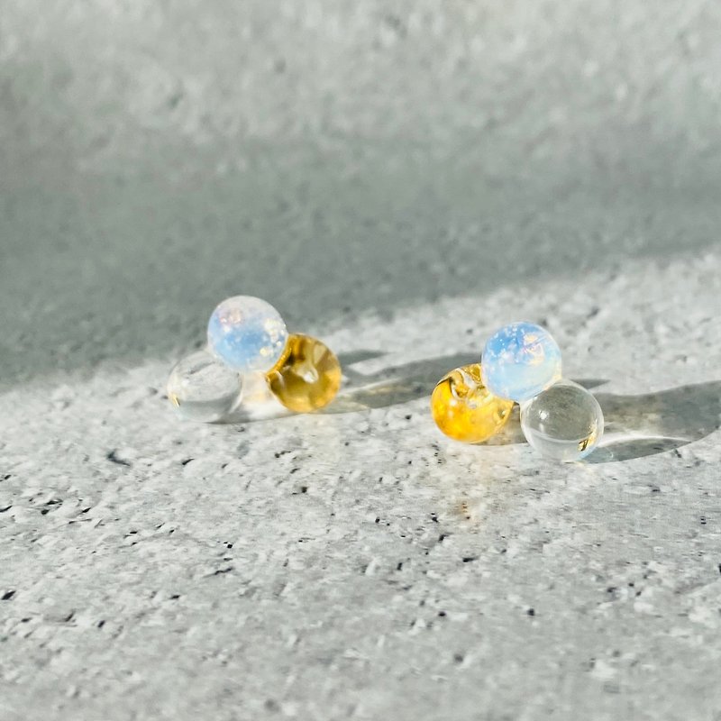grain pierce [white] - Earrings & Clip-ons - Glass 