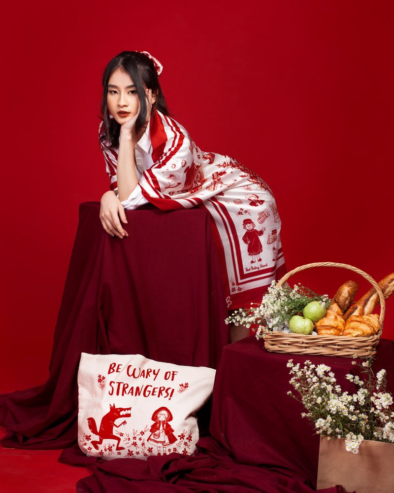 Little Red Riding Hood Outer Scarf - ผ้าพันคอ - ผ้าไหม หลากหลายสี