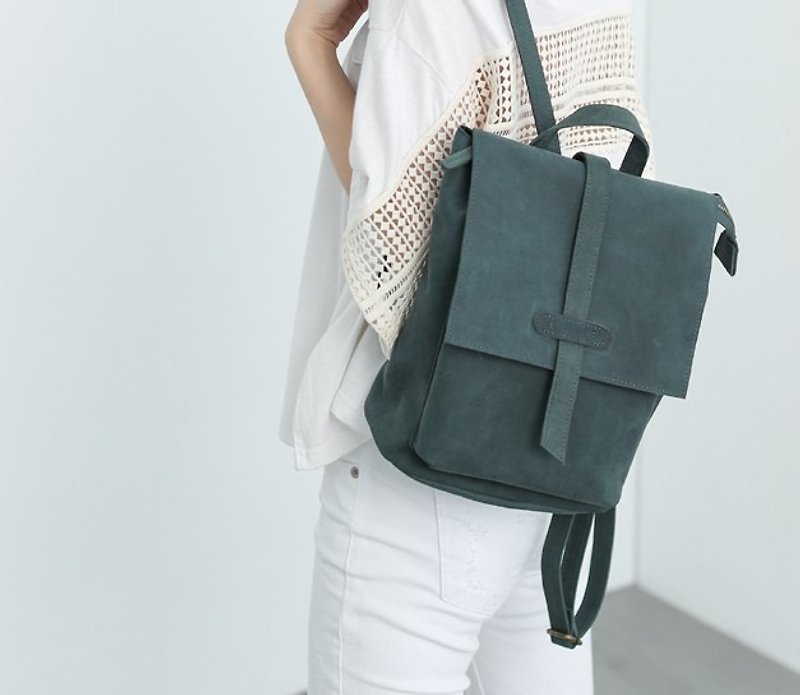 Multi-sleeve design mini square back backpack dark green - กระเป๋าเป้สะพายหลัง - หนังแท้ สีเขียว