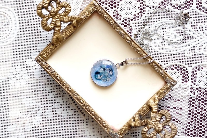 Resin Art Round Pendant - June Corner - Necklaces - Resin Blue