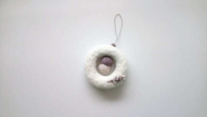 wool felt floral patterns wreath for Christmas tree decoration - Items for Display - Wool White
