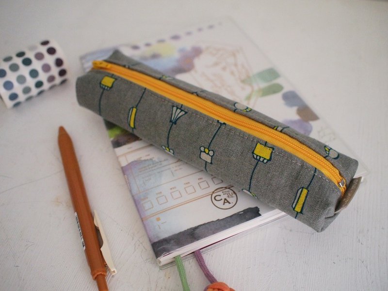 hairmo Japanese small things zipper pencil case/tableware bag (square/flat) - กล่องดินสอ/ถุงดินสอ - ผ้าฝ้าย/ผ้าลินิน สีเงิน