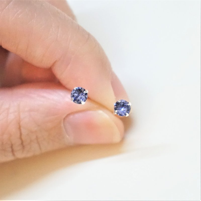 ll Swarovski crystal sterling silver ear needles ll 4mm purple blue - one pair with white ear plugs - ต่างหู - เงินแท้ สีม่วง