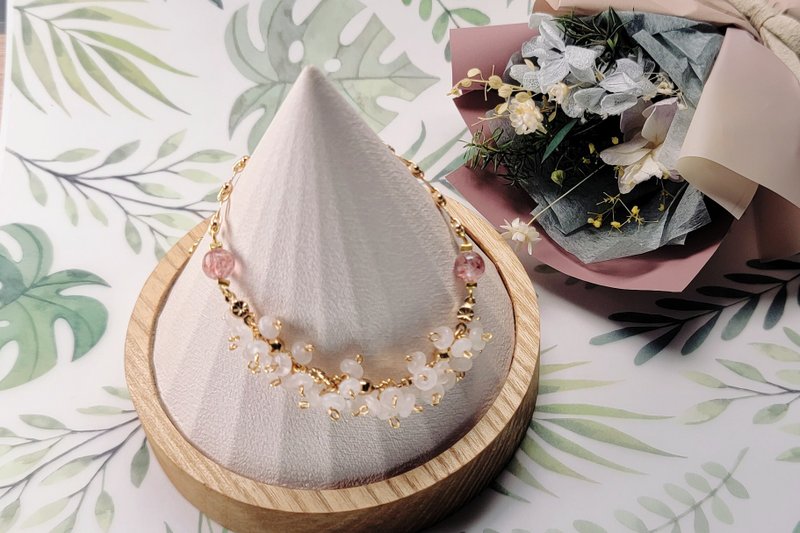 Natural stone crystal pink crystal strawberry crystal design 14K gold lucky bracelet gift - สร้อยข้อมือ - เครื่องประดับพลอย 