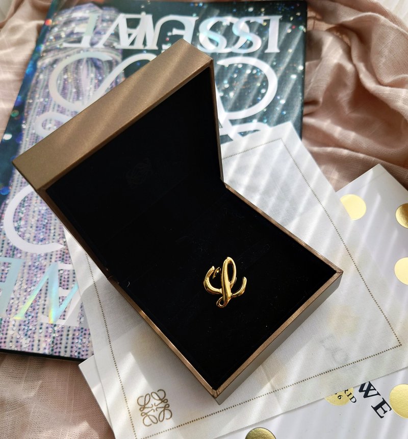 中古美品 附盒 Loewe L字胸針心口針 圍巾扣頸巾扣領帶扣包包掛件 - 化妝包/收納袋 - 其他金屬 金色