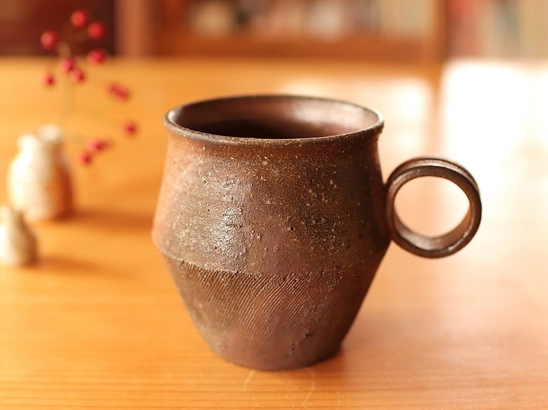 Bizen coffee cup (wild grass) c 9 - 0 12 - Mugs - Pottery Brown
