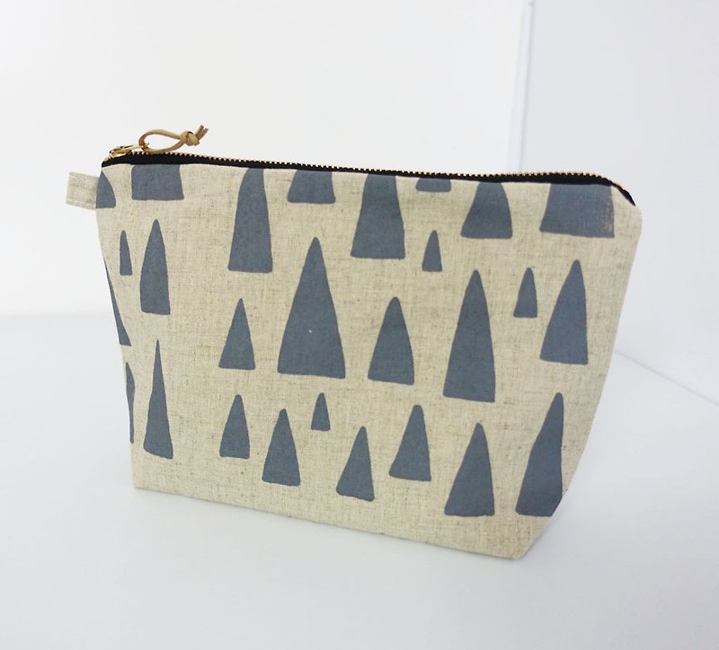 Screen printing Cosmetic bag forest gray - กระเป๋าคลัทช์ - ผ้าฝ้าย/ผ้าลินิน สีเทา