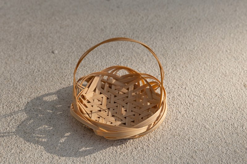 Handmade small bamboo basket - Items for Display - Bamboo Brown